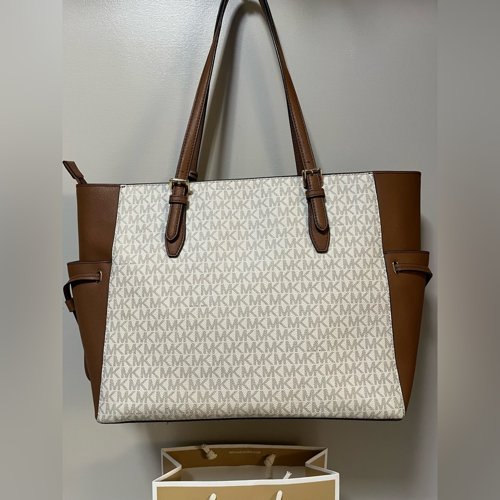 Michael Kors Tan and Cream Signature Tote - Picture 2 of 7